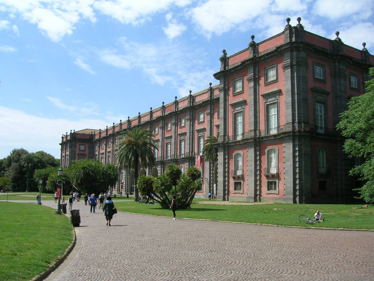 La Reggia di Capodimonte con i suoi giardini e la struttura architettonica